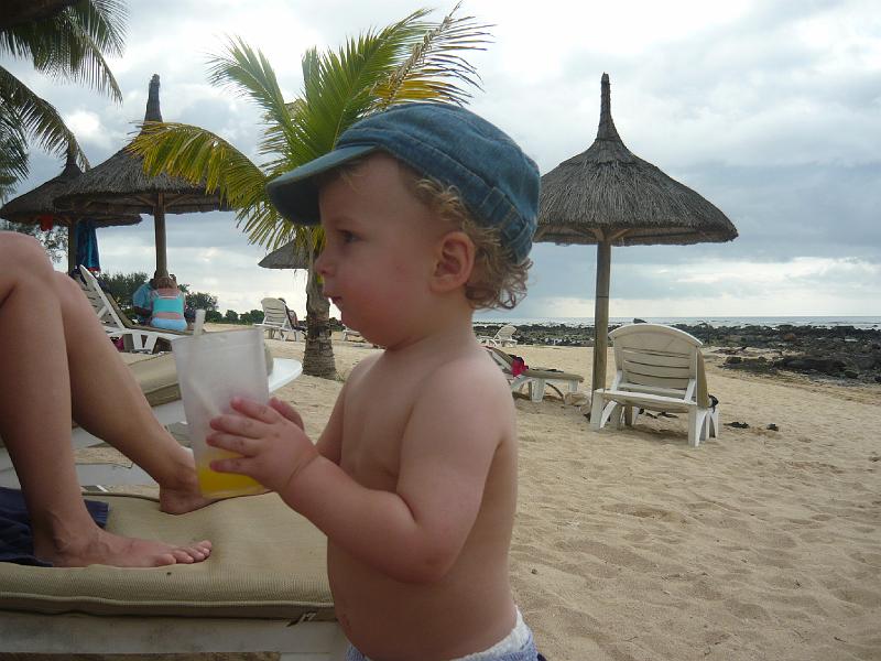 P1000181.JPG - Drinks at the beach