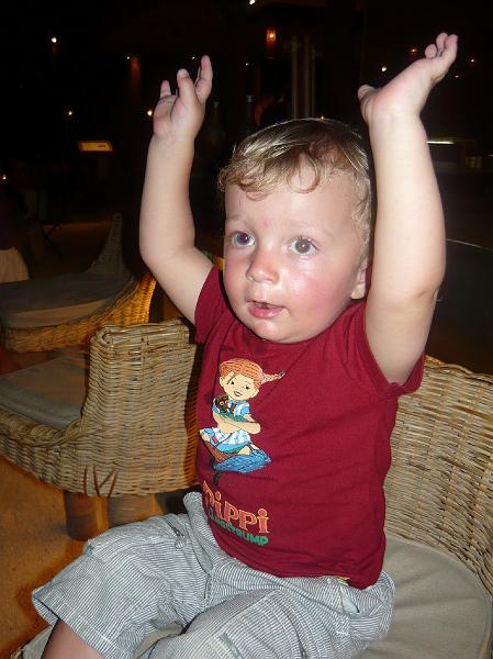 P1000281.JPG - I am this big