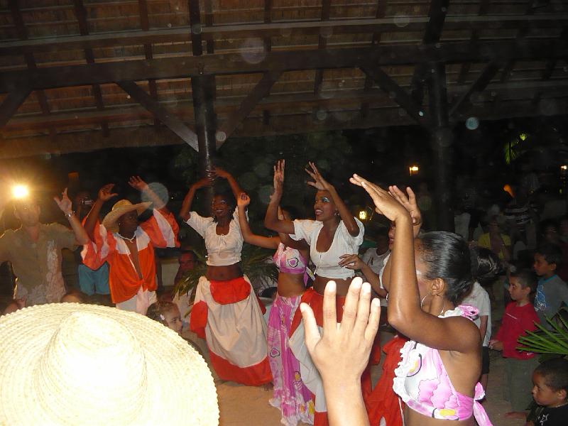 P1000294.JPG - Sega dancing of local ladies