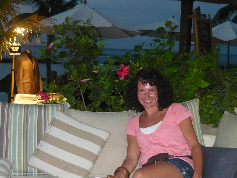 P1000311.JPG - Relaxing in footloose bar