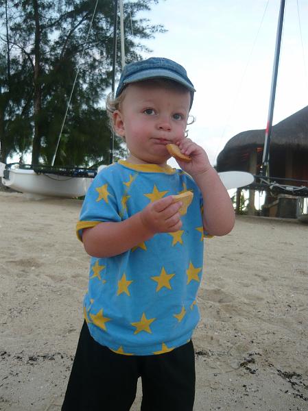 P1000318.JPG - Gustaf with breakfast