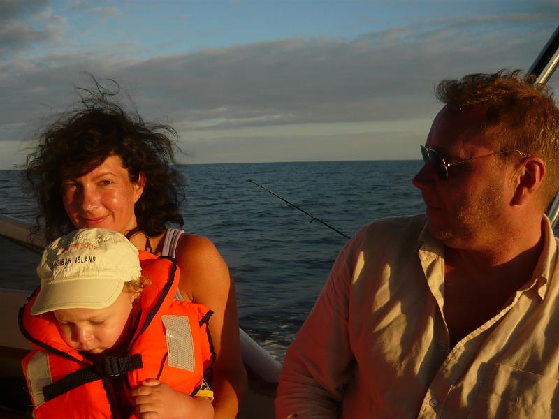 P1000321.JPG - Stefan will show us how to get the fishes