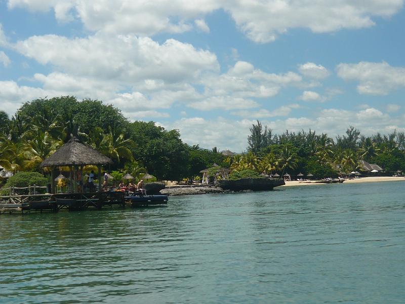 P1000351.JPG - The harbour of Oberoi luxury hotel, there we arrived