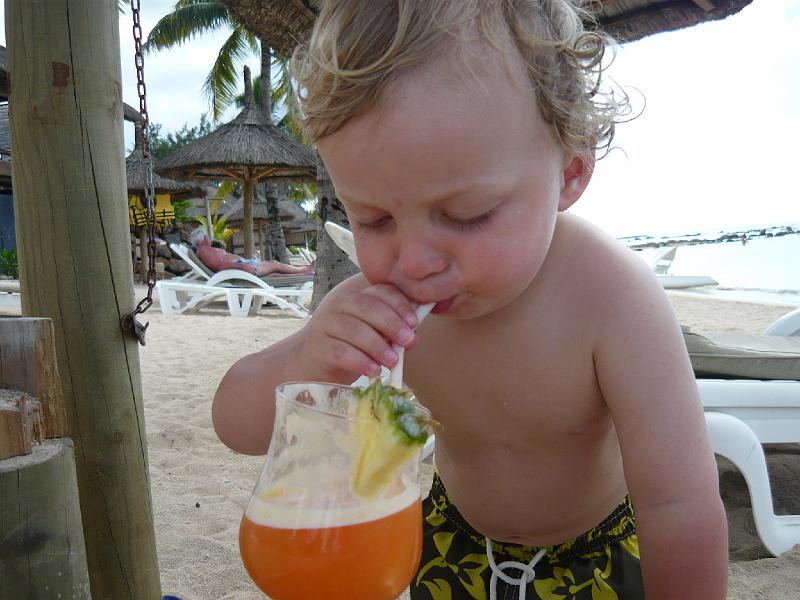 P1000370.JPG - Most happy Gustaf with his drinks