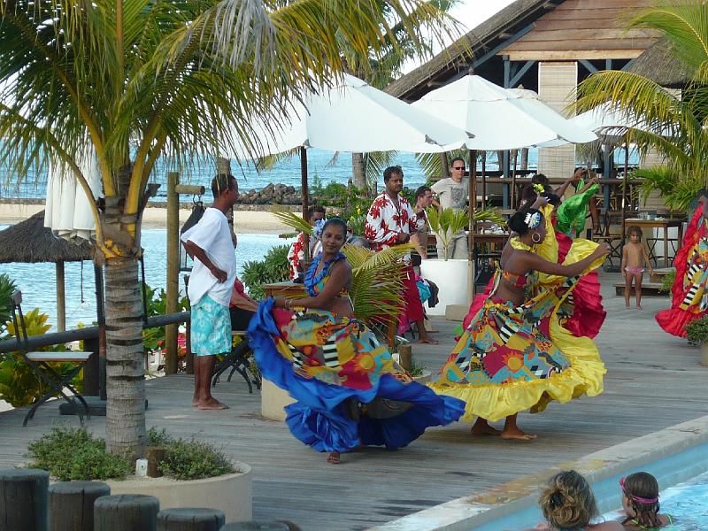 P1000375.JPG - Sega dancing at the pool