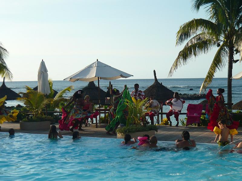 P1000378.JPG - Sega dancing