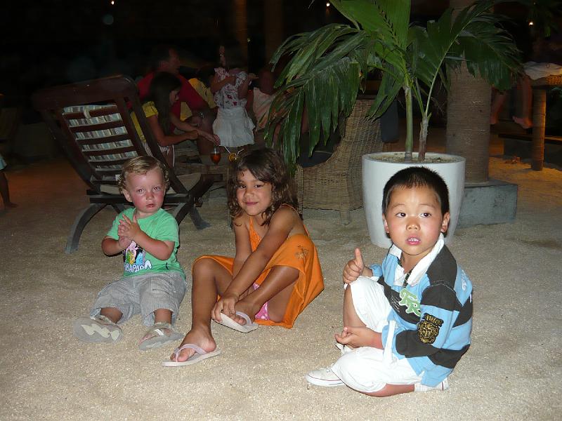 P1000406.JPG - More friends, watching local reggeband of Mauritius in the footloose bar
