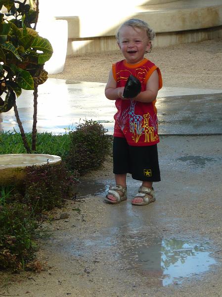 P1000413.JPG - cleaning the shoes from sand